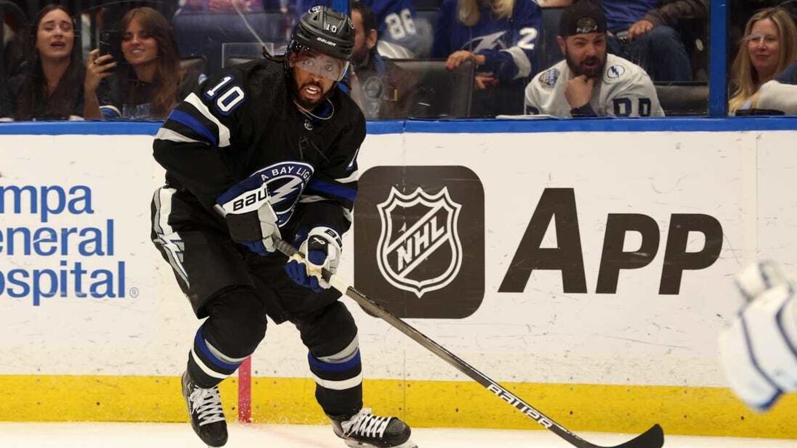 Islanders sign F Anthony Duclair to 4-year contract