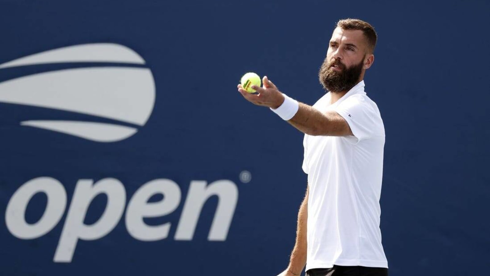 Benoit Paire upsets Andy Murray in first round in Montpellier