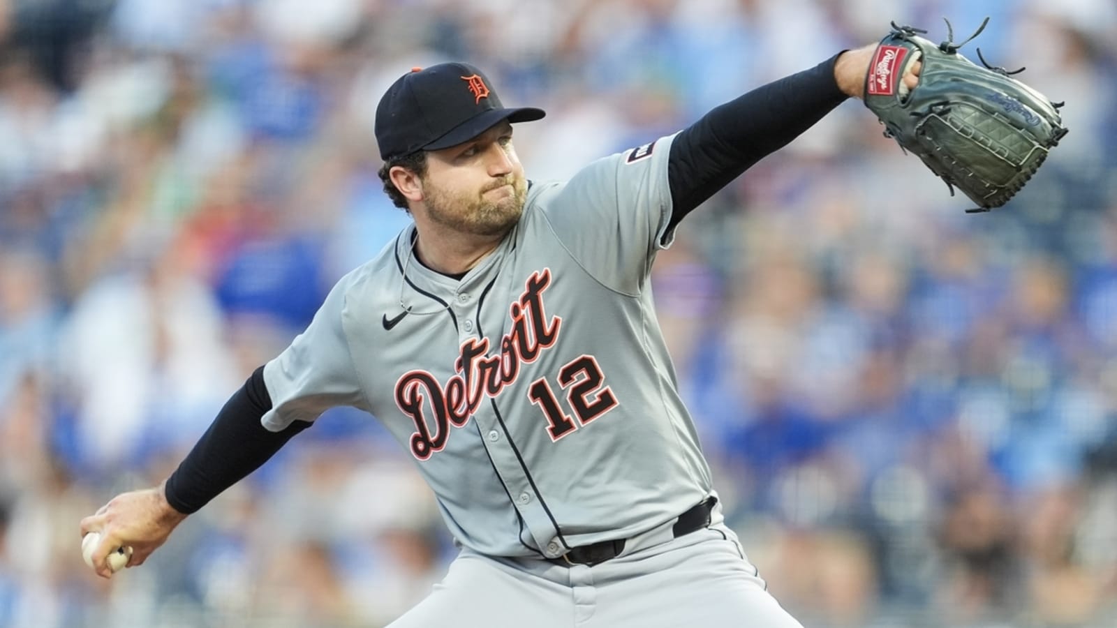Tigers overcome Royals in 10th