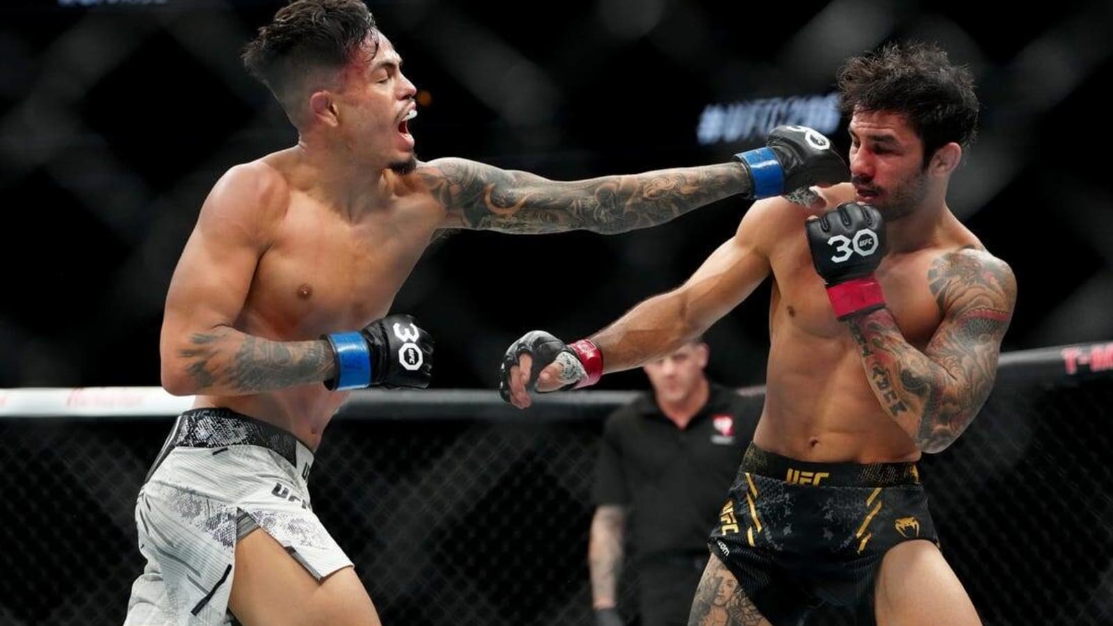 Brandon Royval beats Brandon Moreno at UFC Fight Night