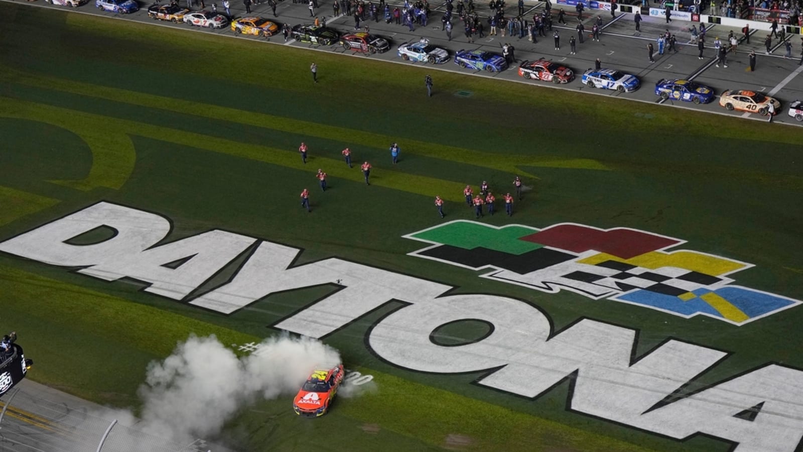 Daytona 500 draws mixed ratings amid rain delays