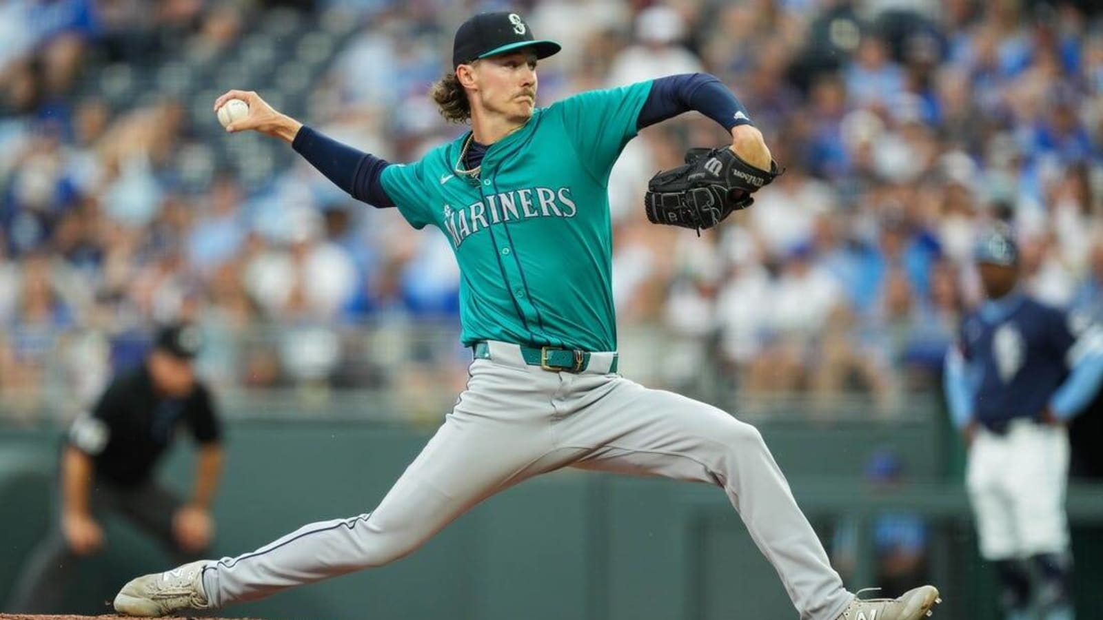 Royals erase eight-run deficit to stun Mariners