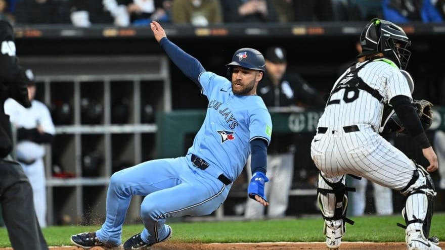 Blue Jays withstand rain, hammer White Sox