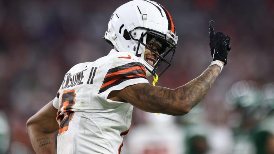 Browns to exercise 2025 option for CB Greg Newsome
