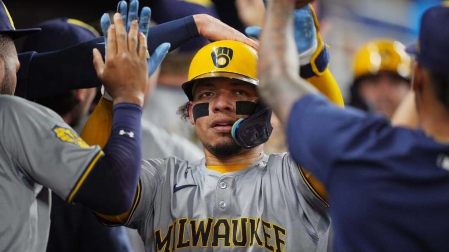 William Contreras, Brewers win series opener in Boston