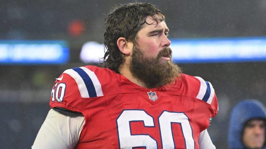 Report: Pats sign C David Andrews through 2025