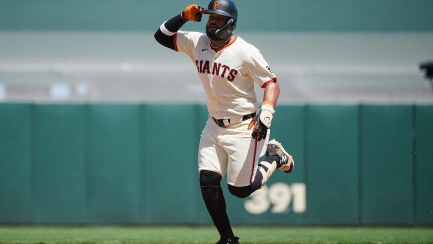 Giants complete three-game sweep of Rockies