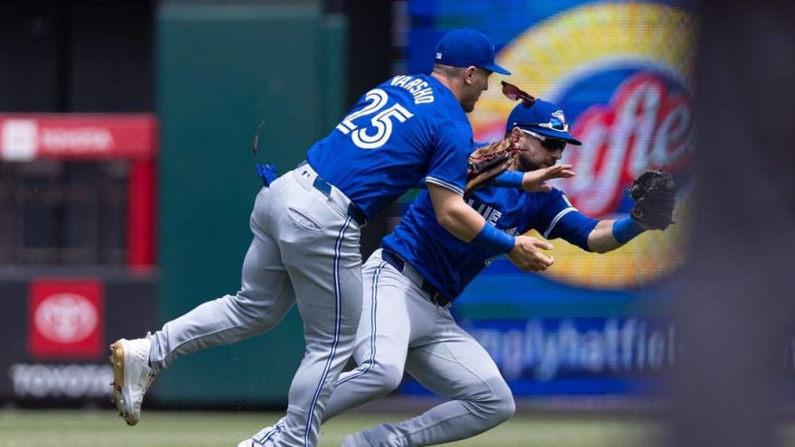 Blue Jays bunch up hits, end Phillies&#39; seven-game winning streak