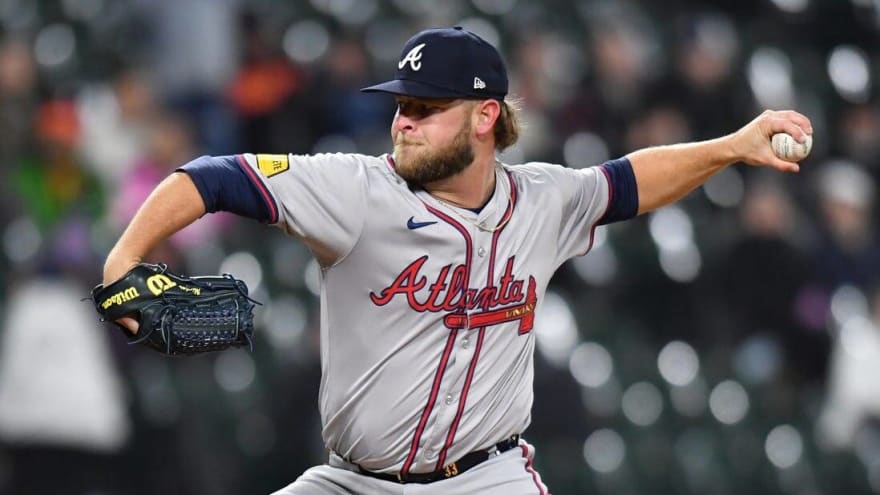 Braves place reliever A.J. Minter (hip) on injured list