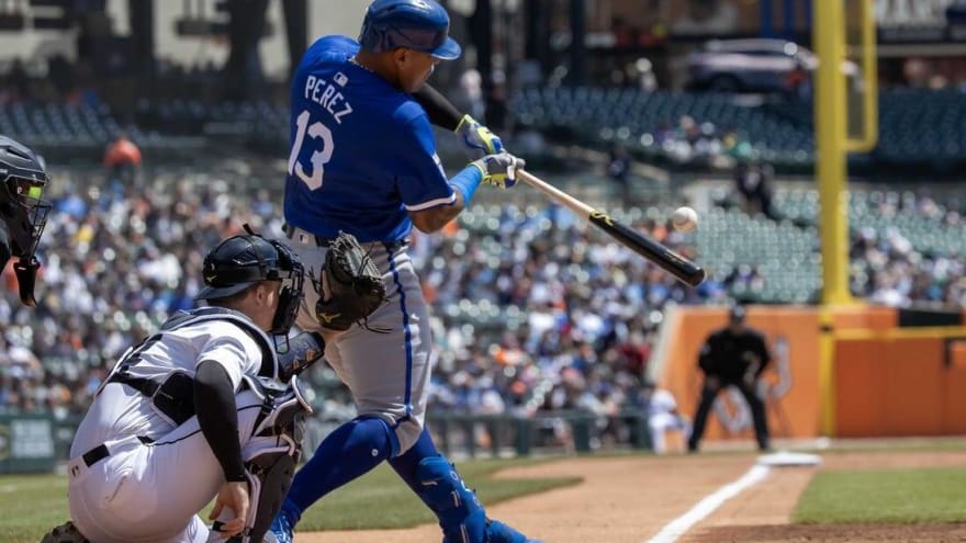 Royals bust out with 7 in the 9th to rout Tigers