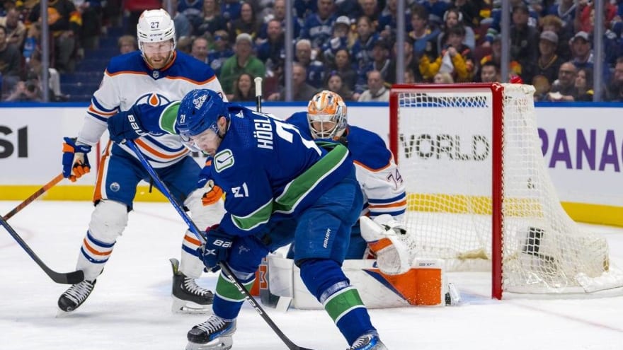 Canucks use thrilling 3rd-period rally to stun Oilers in Game 1