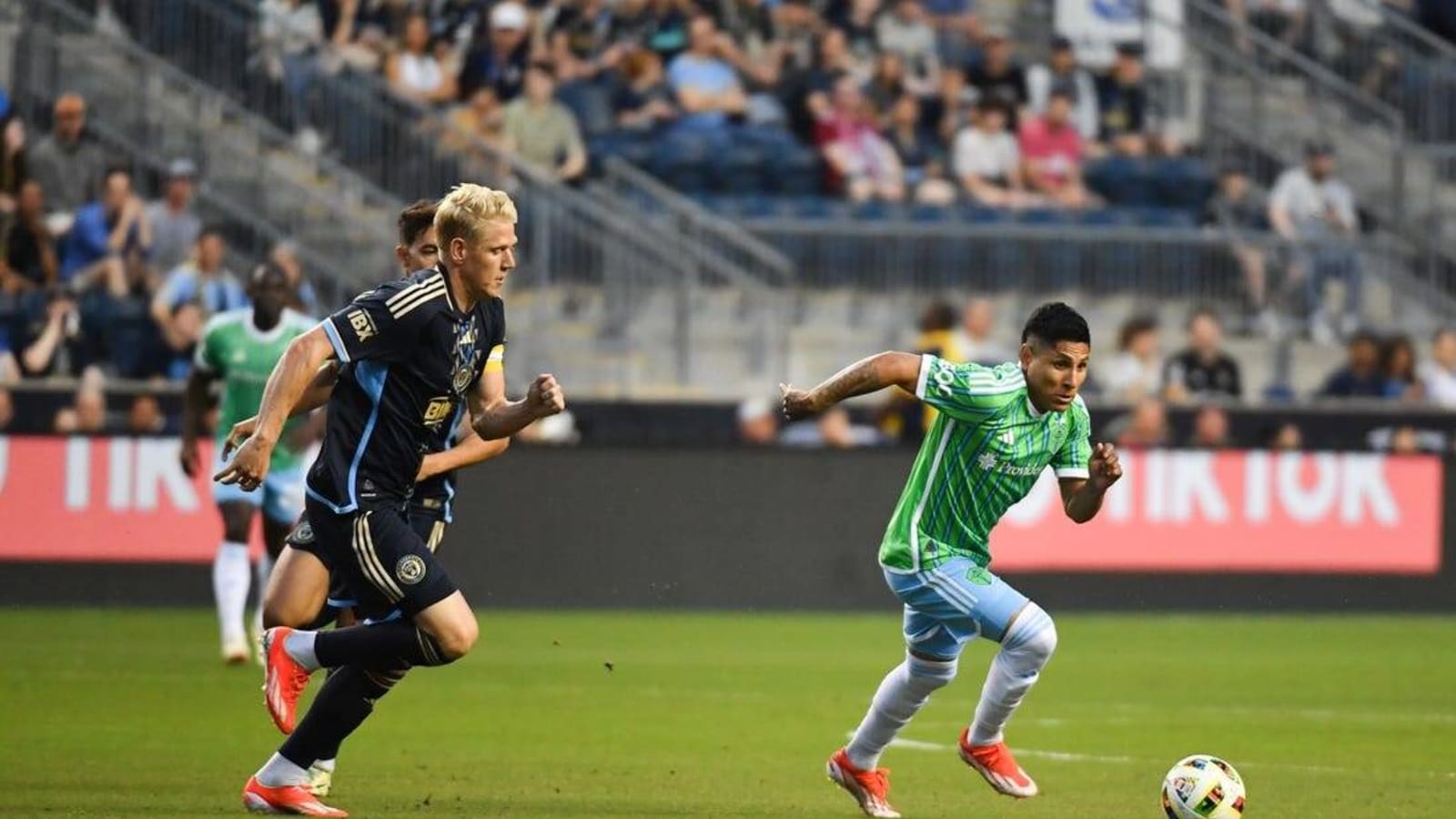 Sounders open big lead, hold off Union