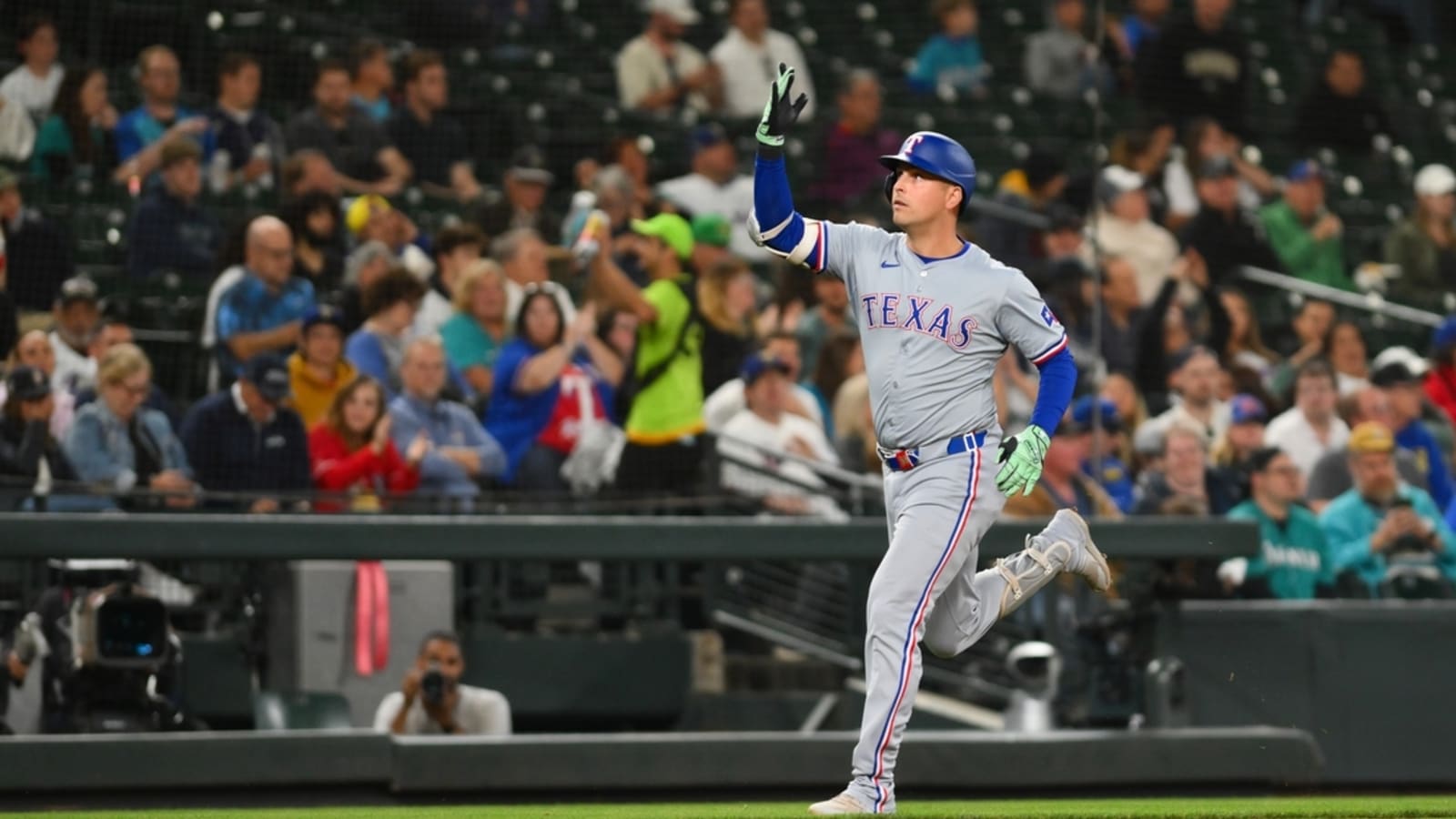 Rangers rally past Mariners in Kumar Rocker&#39;s debut