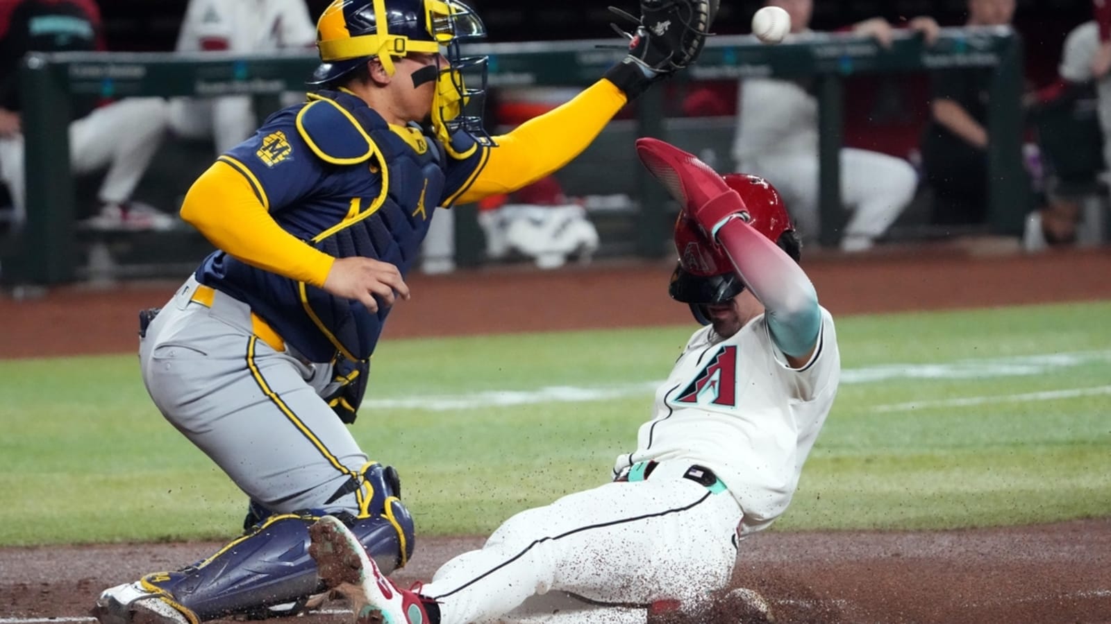 Rhys Hoskins homers as Brewers edge D-backs