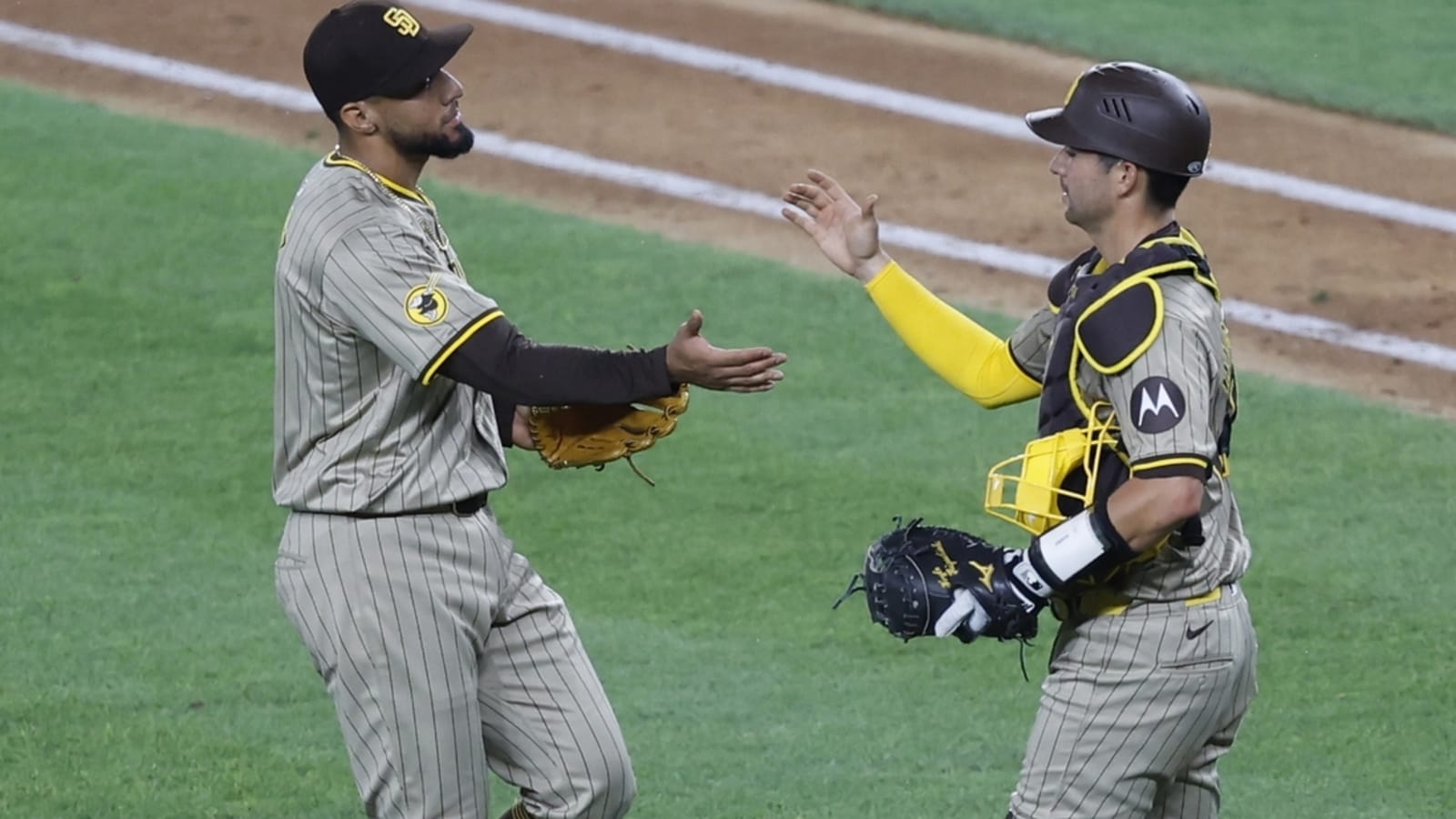 Padres pound 20 hits in rout of Nationals
