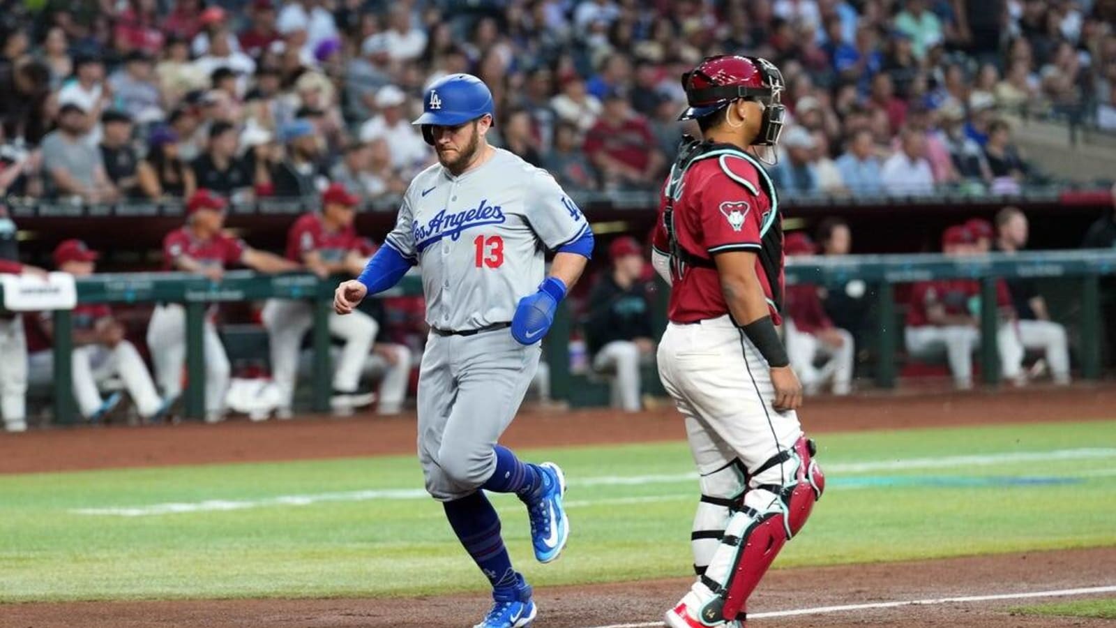 Dodgers stay on winning track, drop D-backs