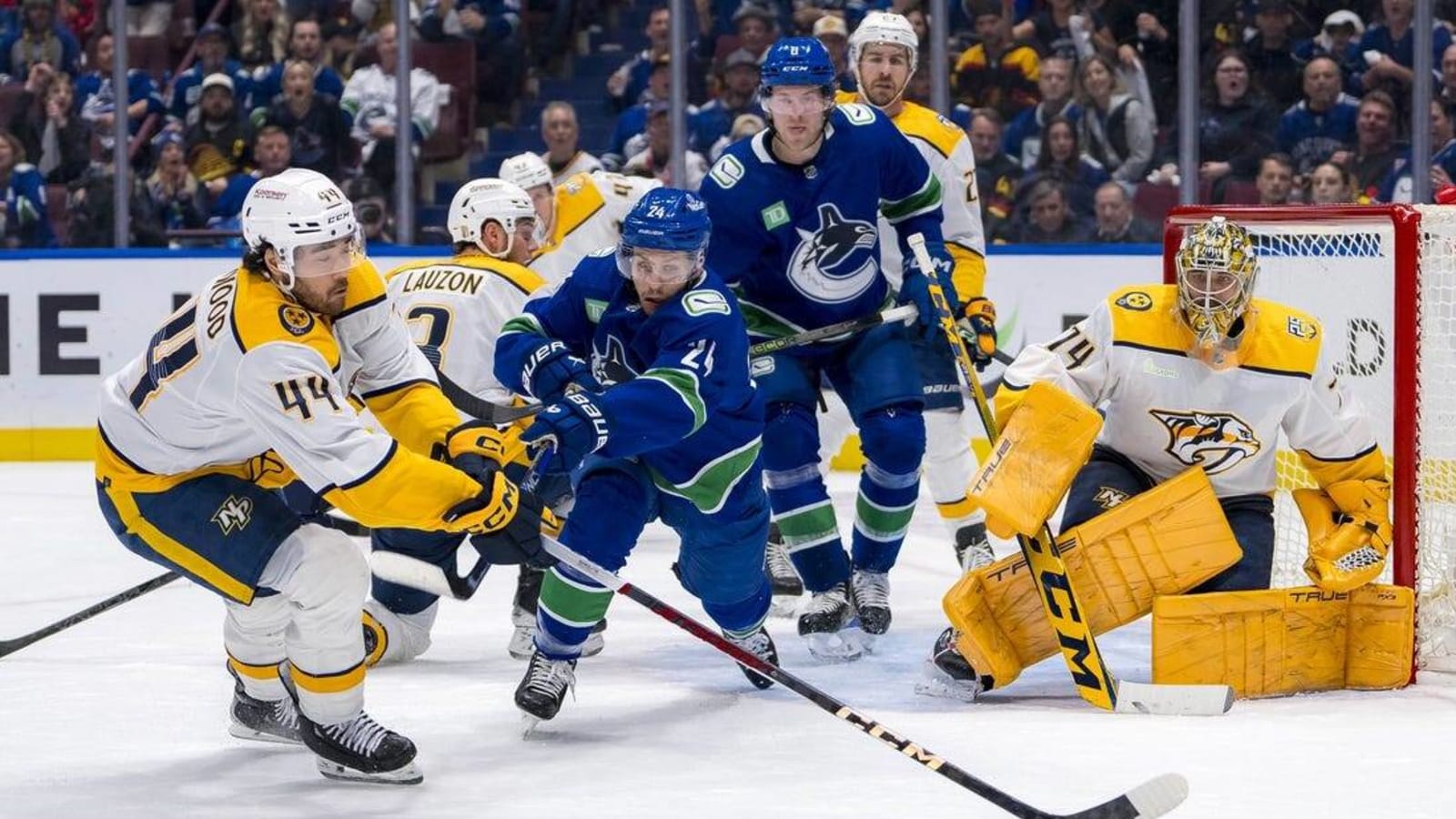 Predators stay alive with 3rd-period rally vs. Canucks