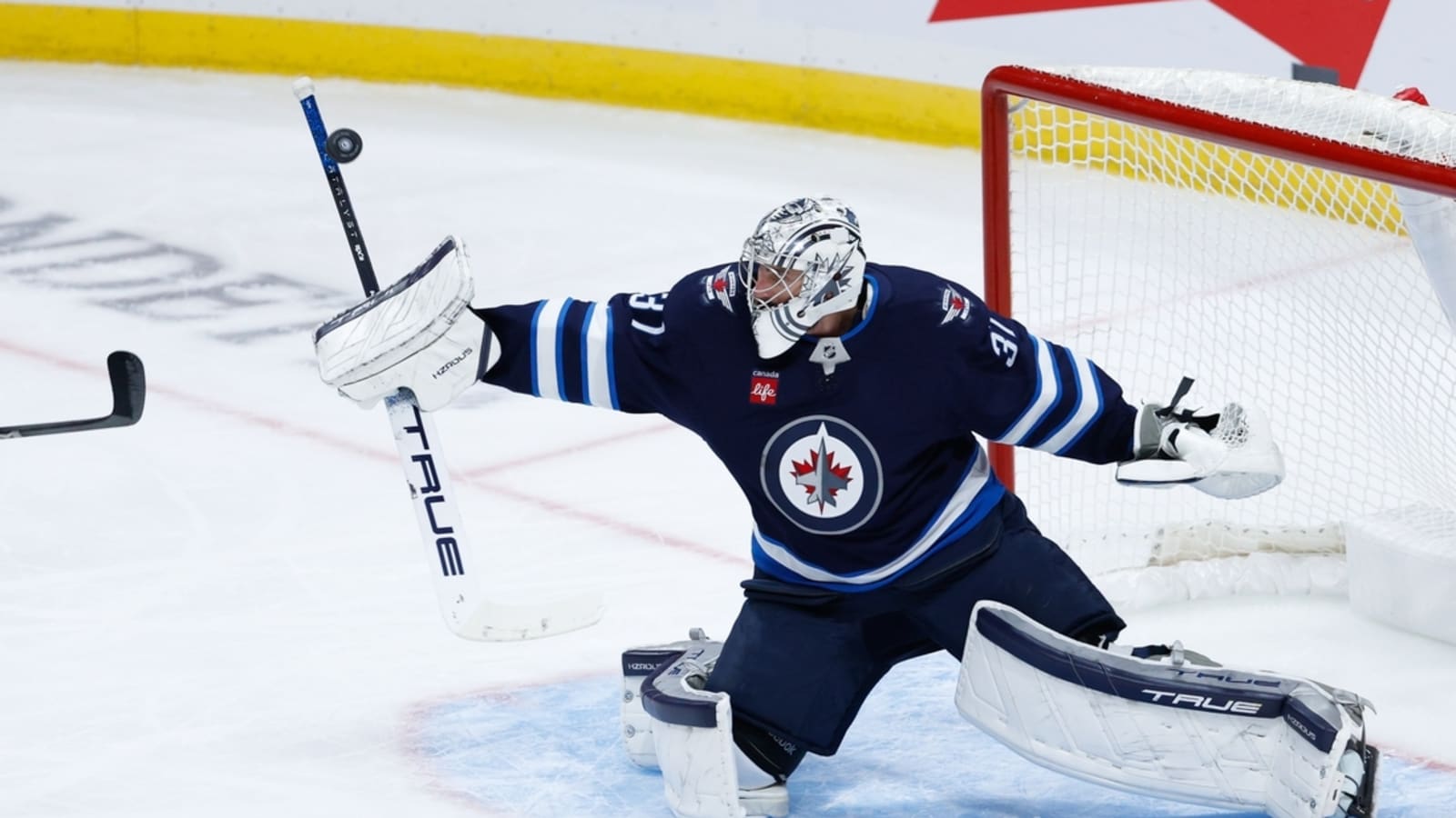 Defensefirst Jets aim for 600 start as they battle Blues Yardbarker