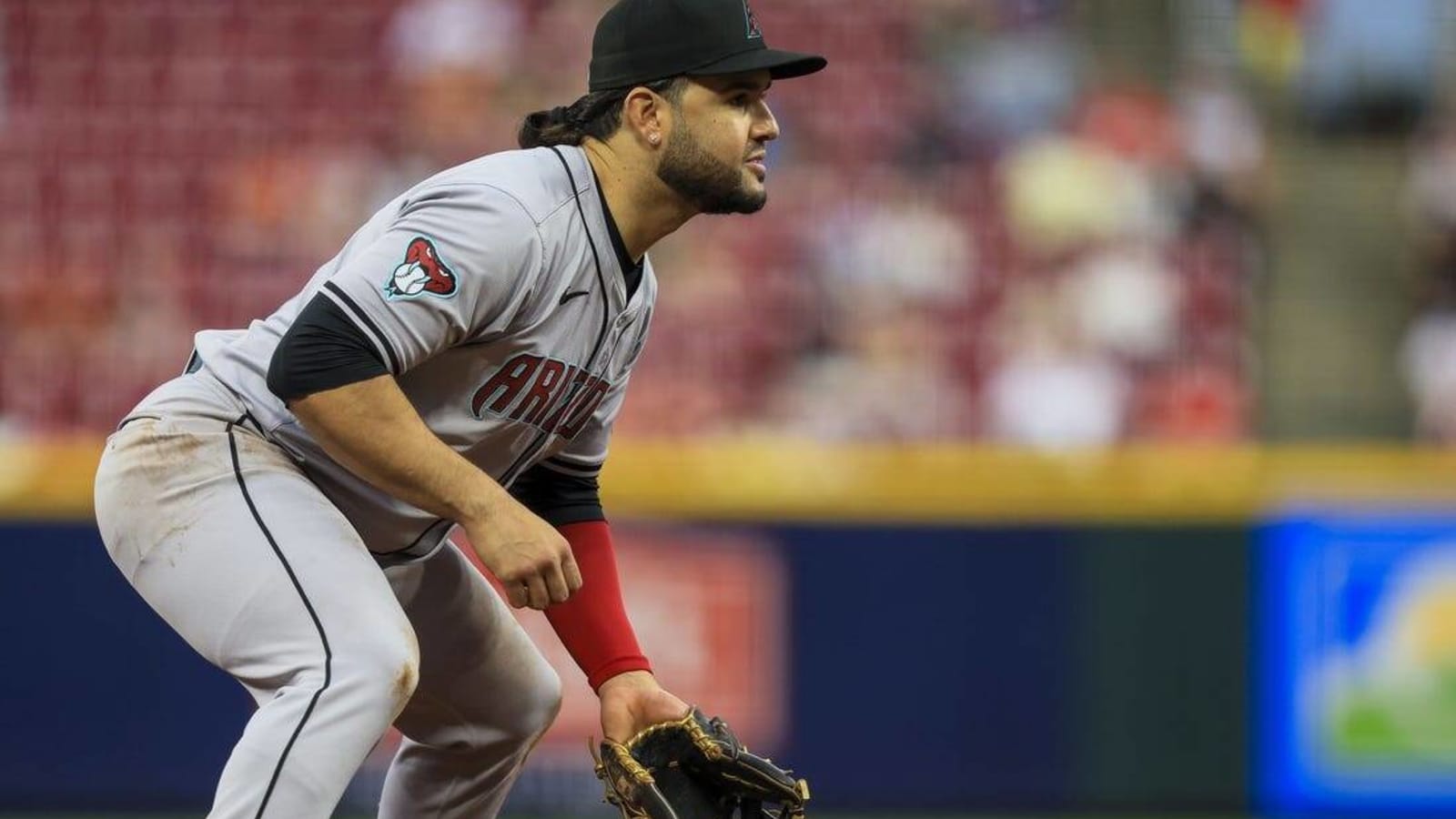 Surging Diamondbacks hand Reds 7th straight loss