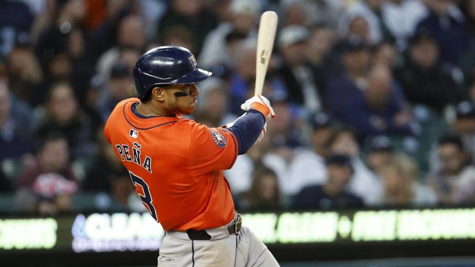 Astros overtake Tigers with four-run eighth