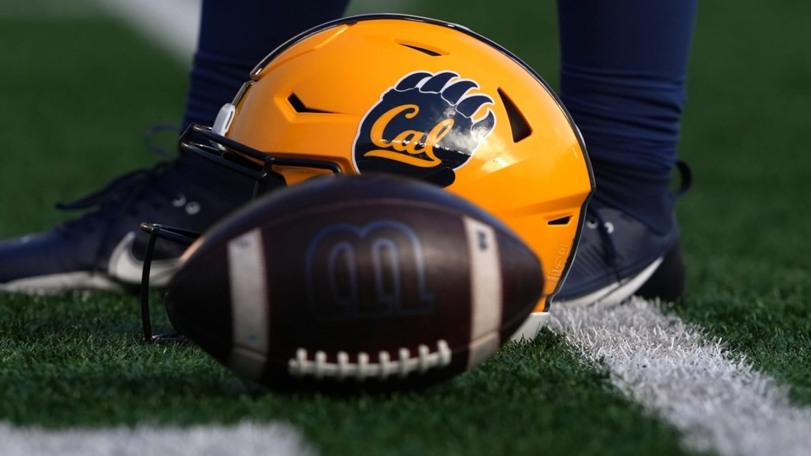 QB Jaron-Keawe Sagapolutele leaves Oregon, heads to Cal