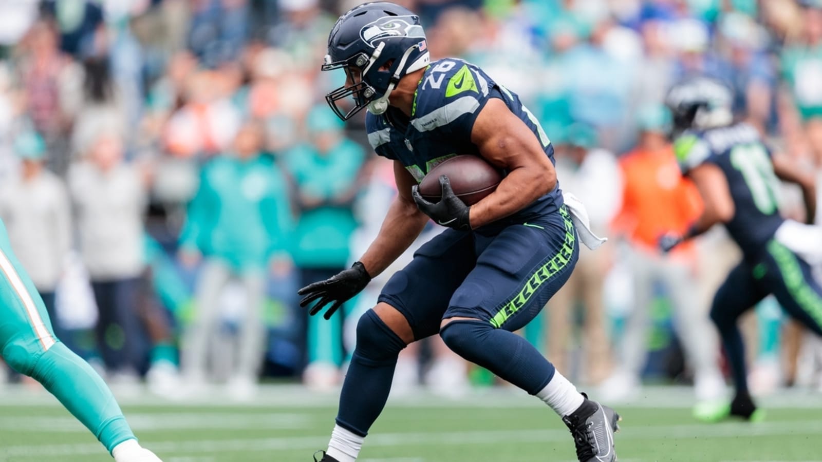 Seahawks smother Dolphins to improve to 3-0