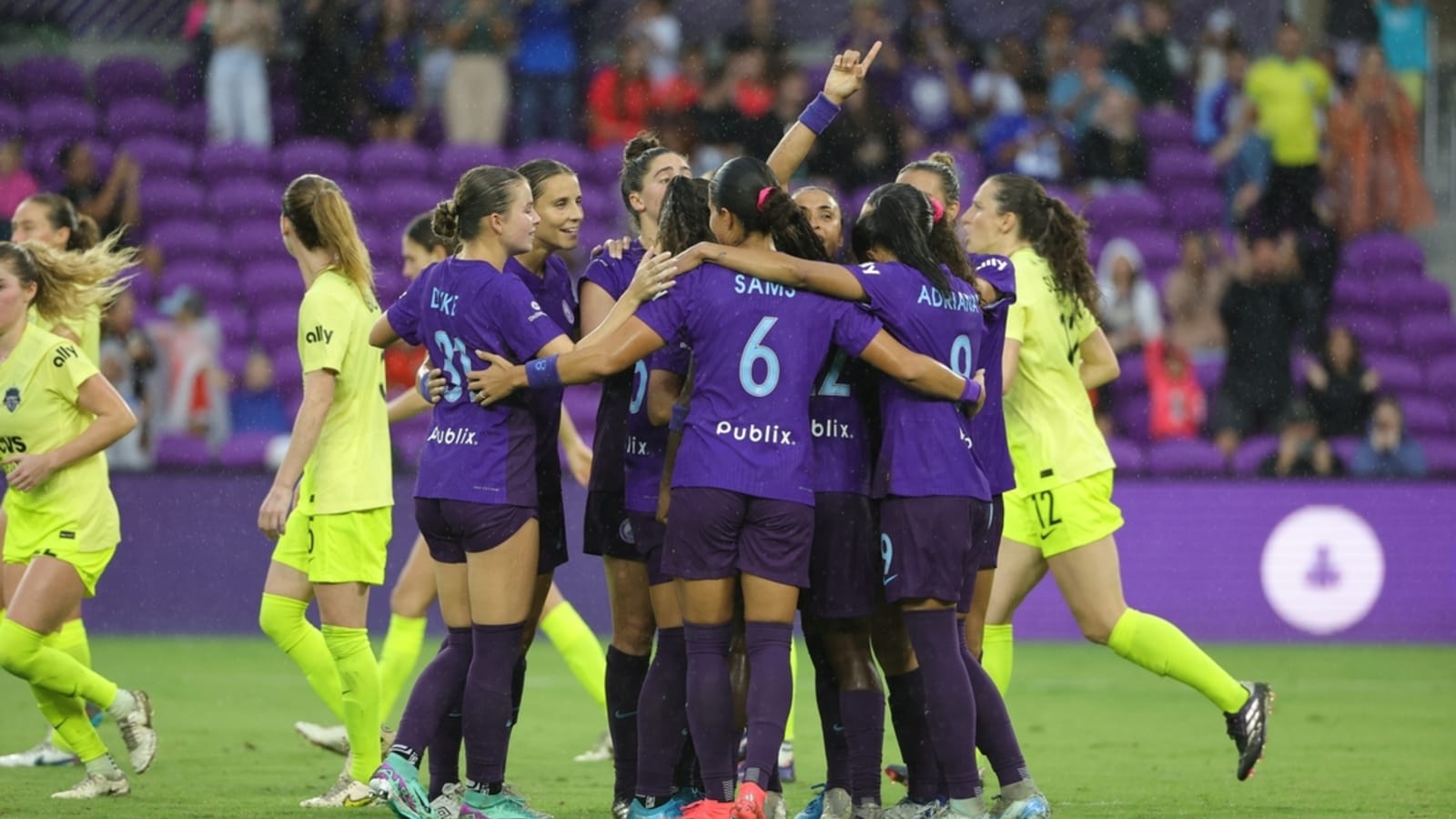 Marta scores as unbeaten Pride shuts out Spirit, clinches league&#39;s best record