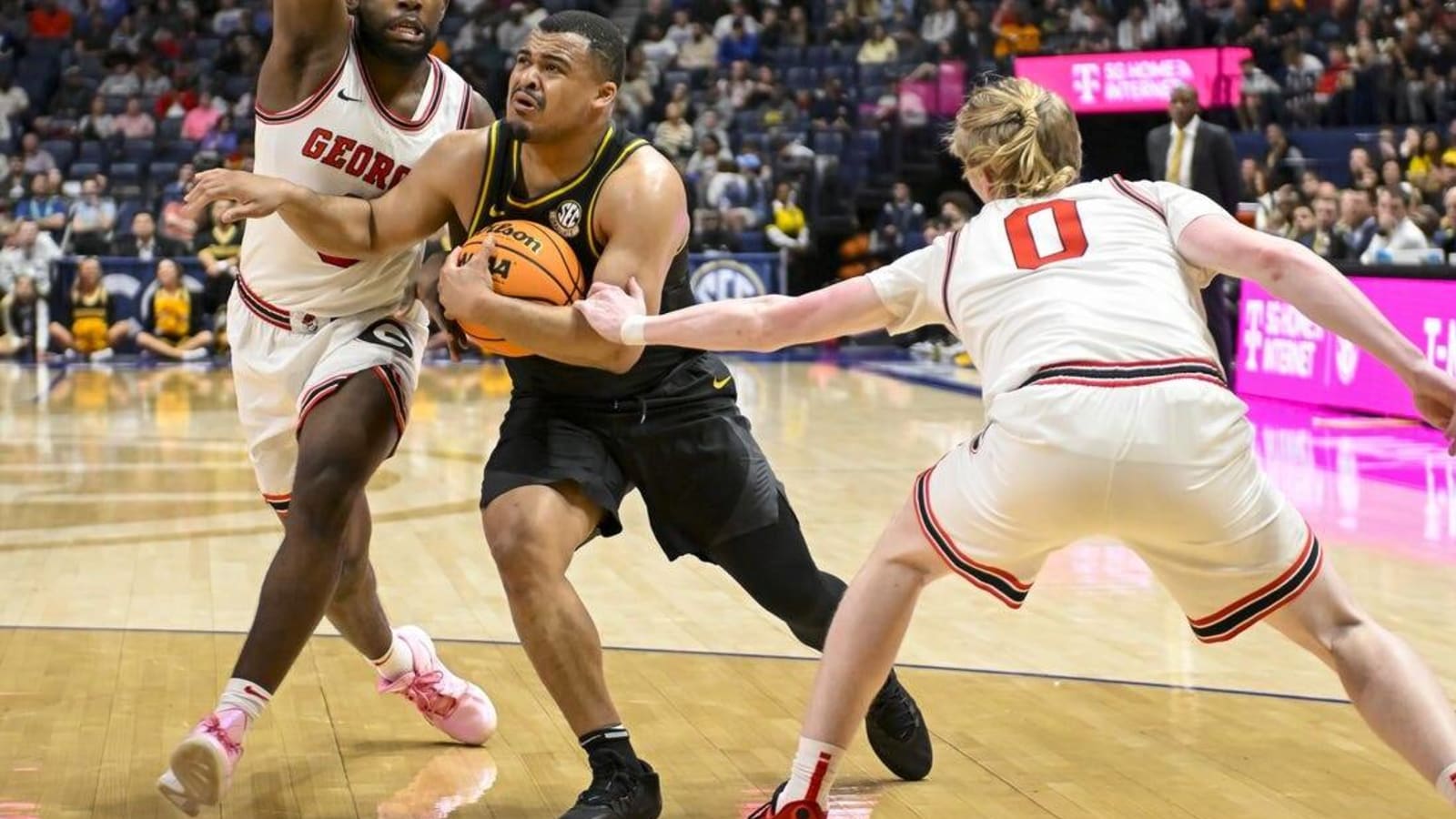 Georgia rallies past Missouri, advances to face Florida