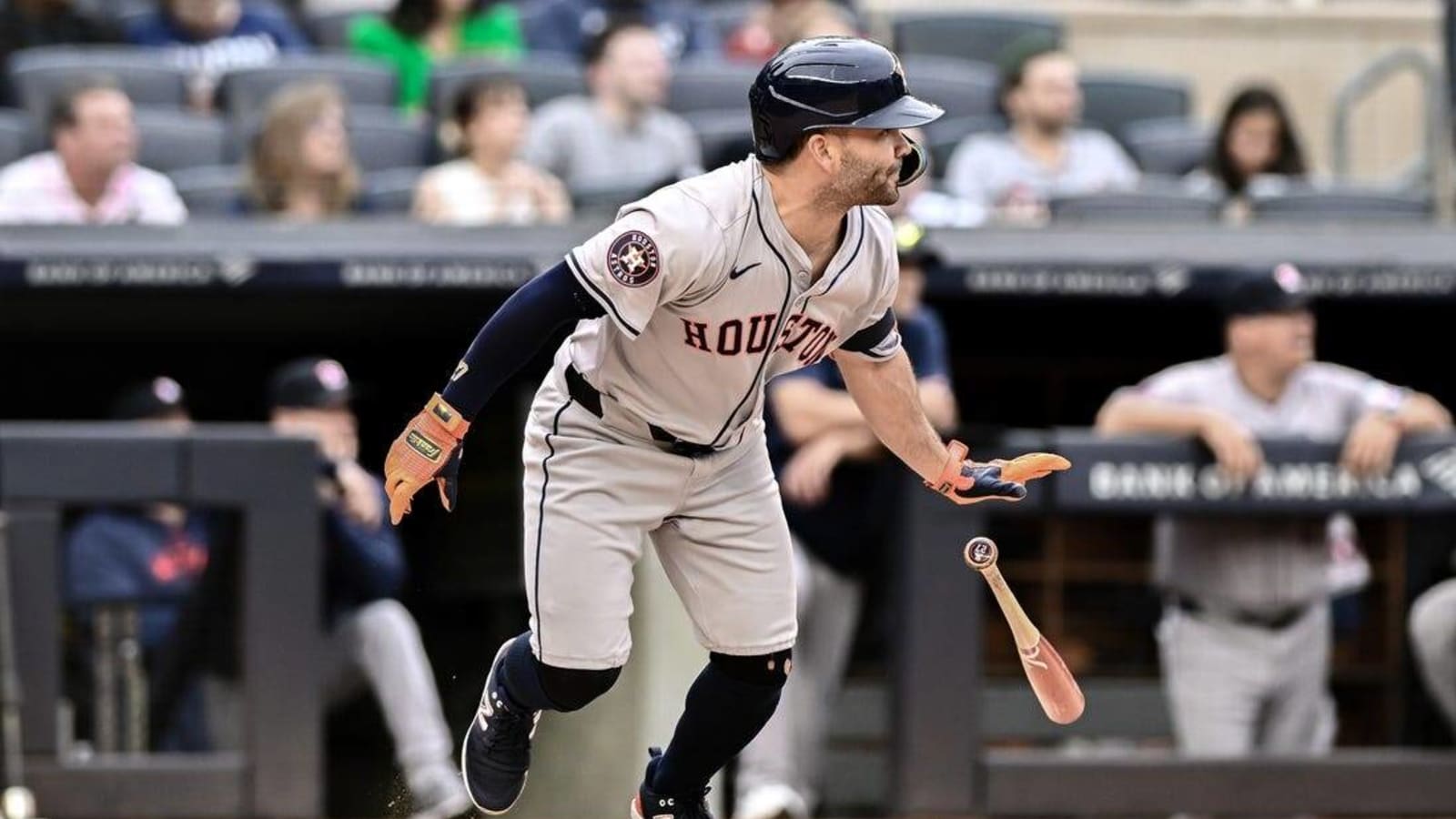 Jon Singleton&#39;s blast helps Astros end nine-game skid vs. Yankees