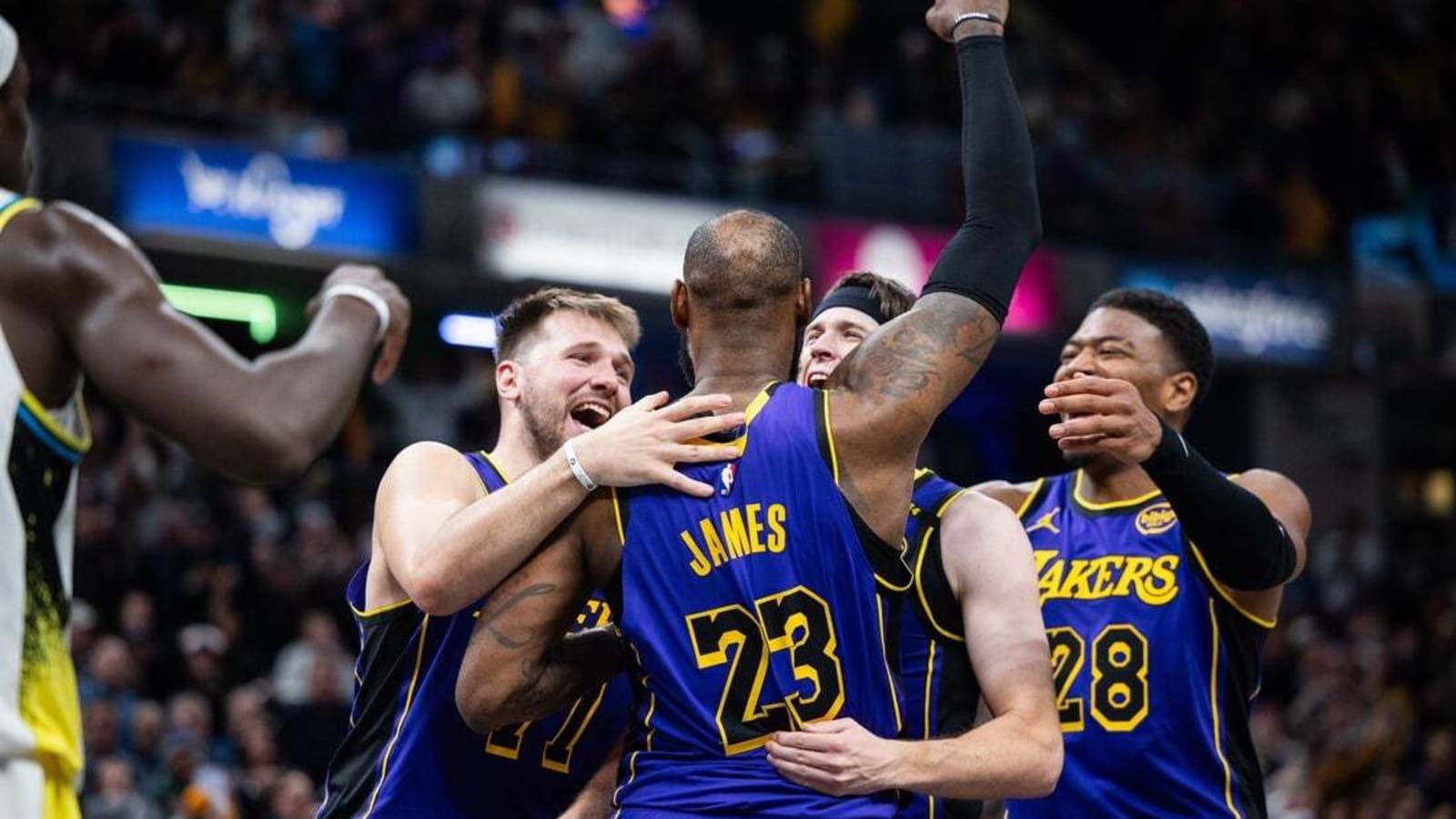 NBA roundup: LeBron James' buzzer-beater lifts Lakers past Pacers