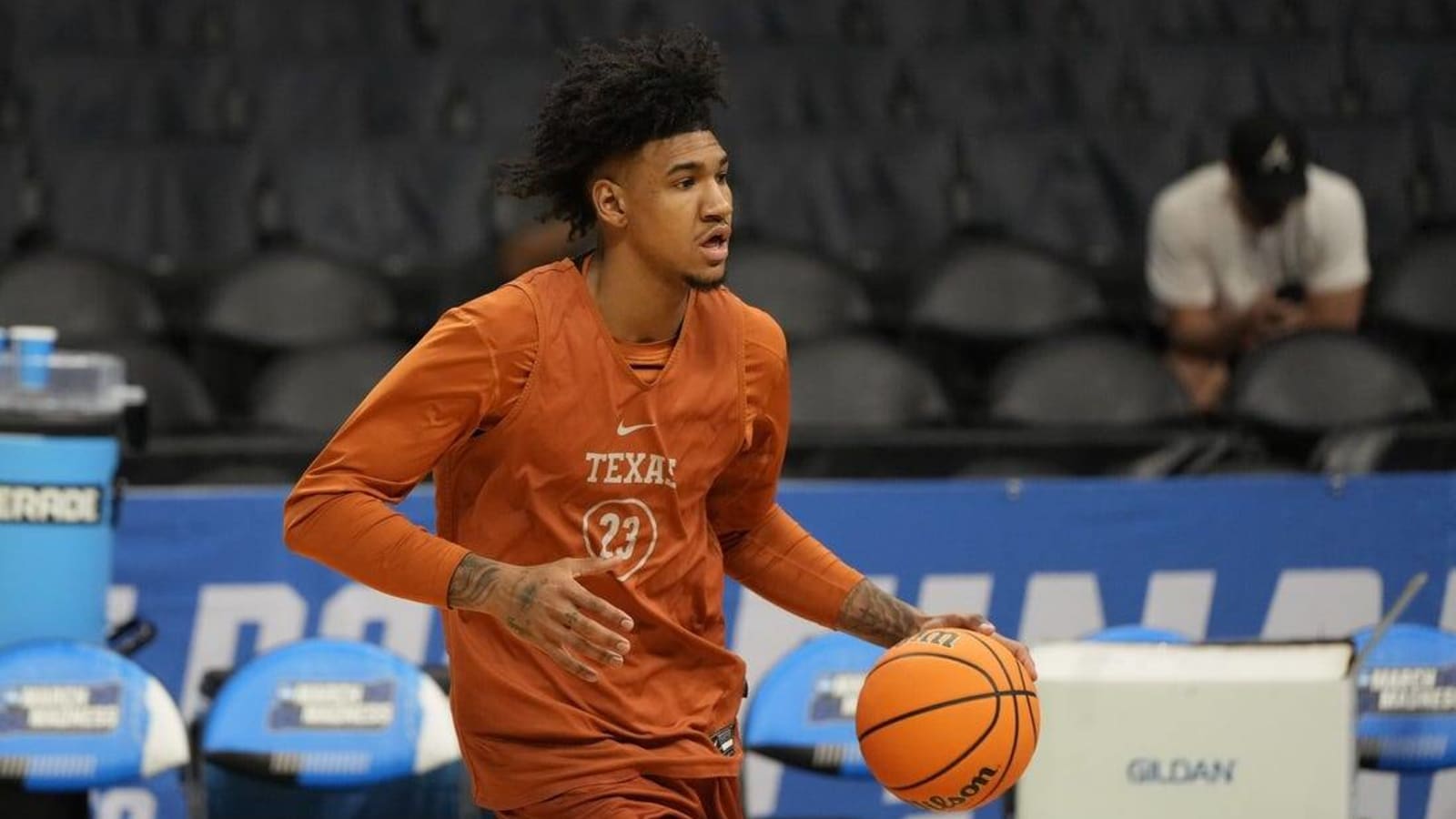 Former Texas F Dillon Mitchell commits to Cincinnati