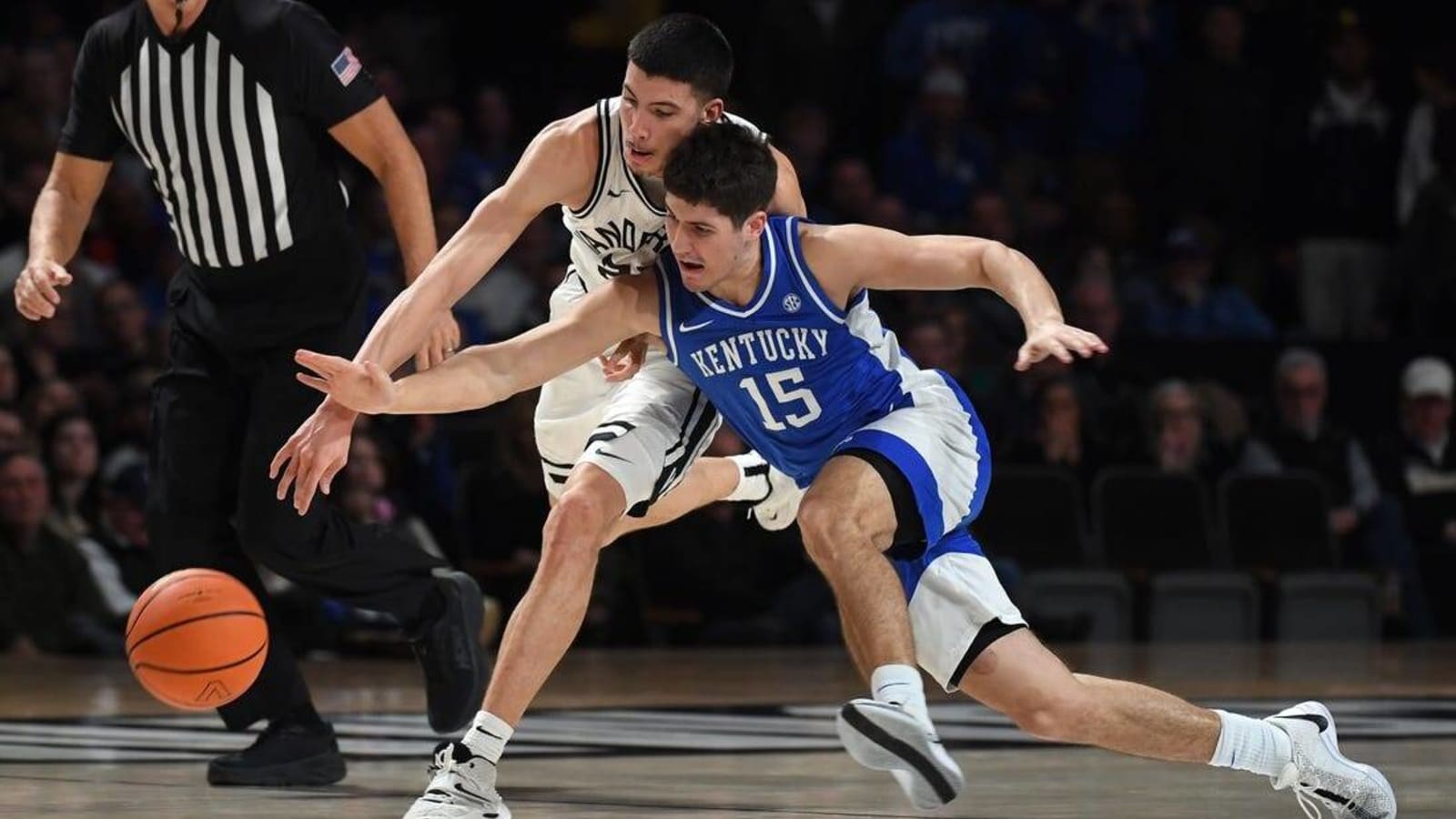 No. 17 Kentucky hits century mark, dominates Vanderbilt