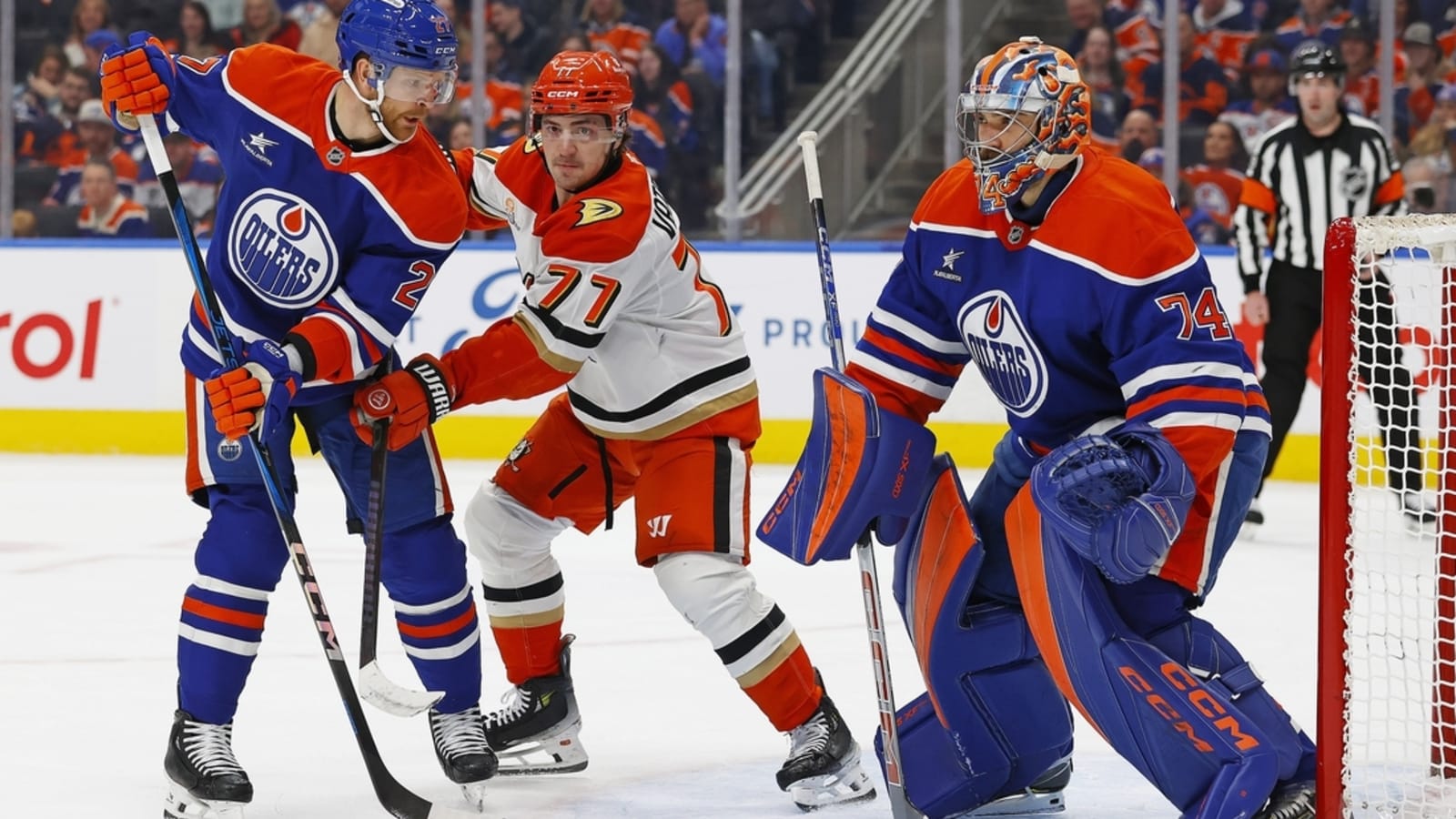 Leon Draisaitl's late goal lifts Oilers over Ducks
