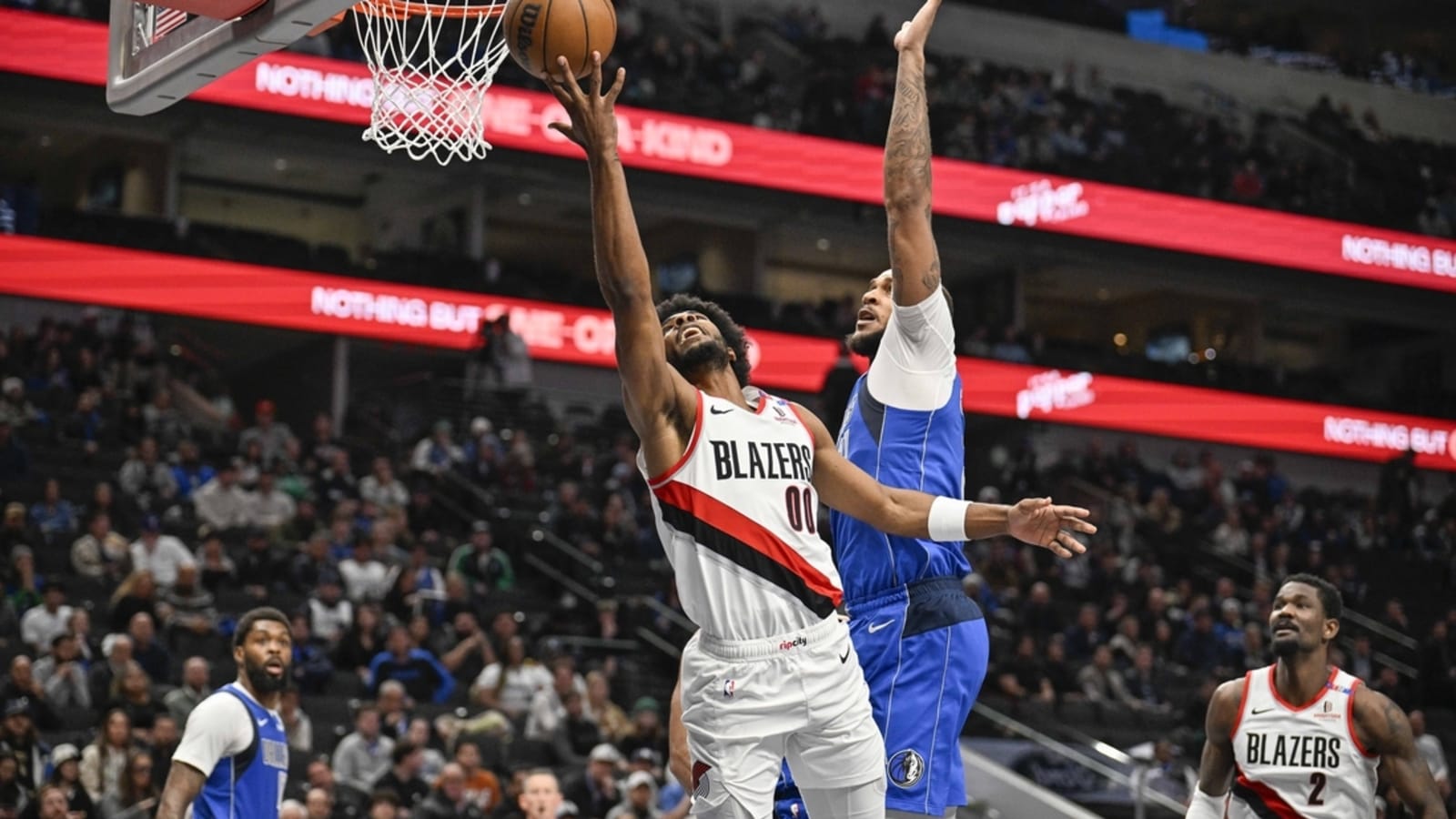 Closing 18-2 burst vaults Mavericks over Trail Blazers
