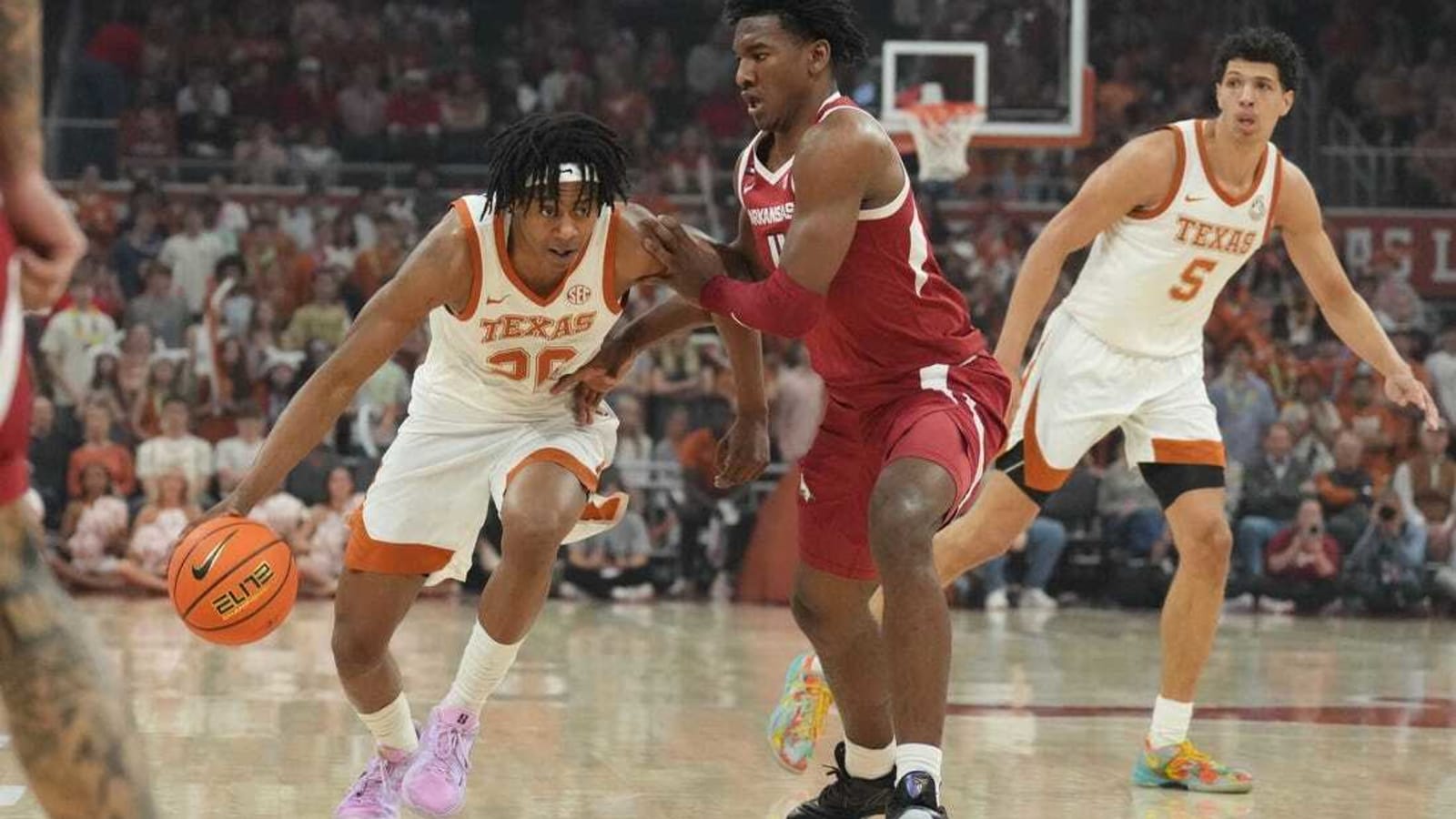 Strong first half helps Arkansas shut down Texas