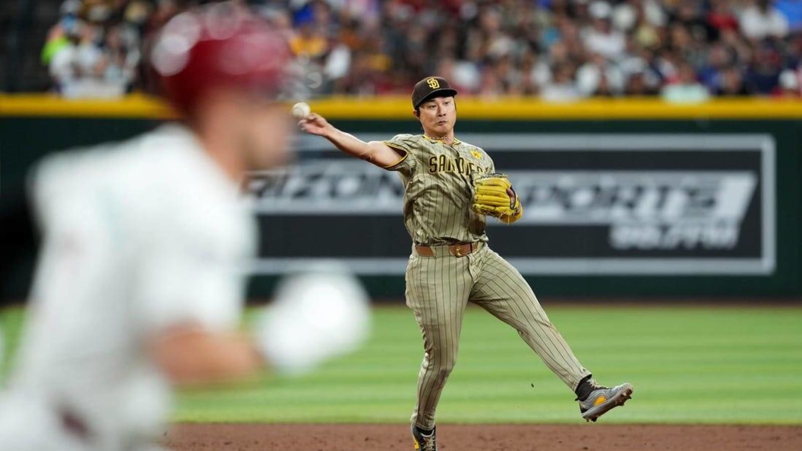 Hot-hitting Padres roll past Diamondbacks