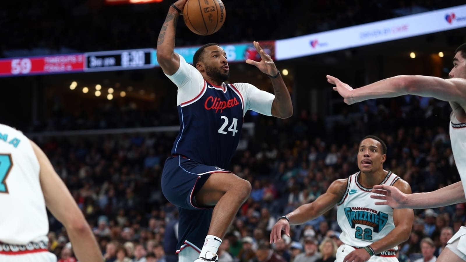 Scuffling Warriors try to take down solid Clippers