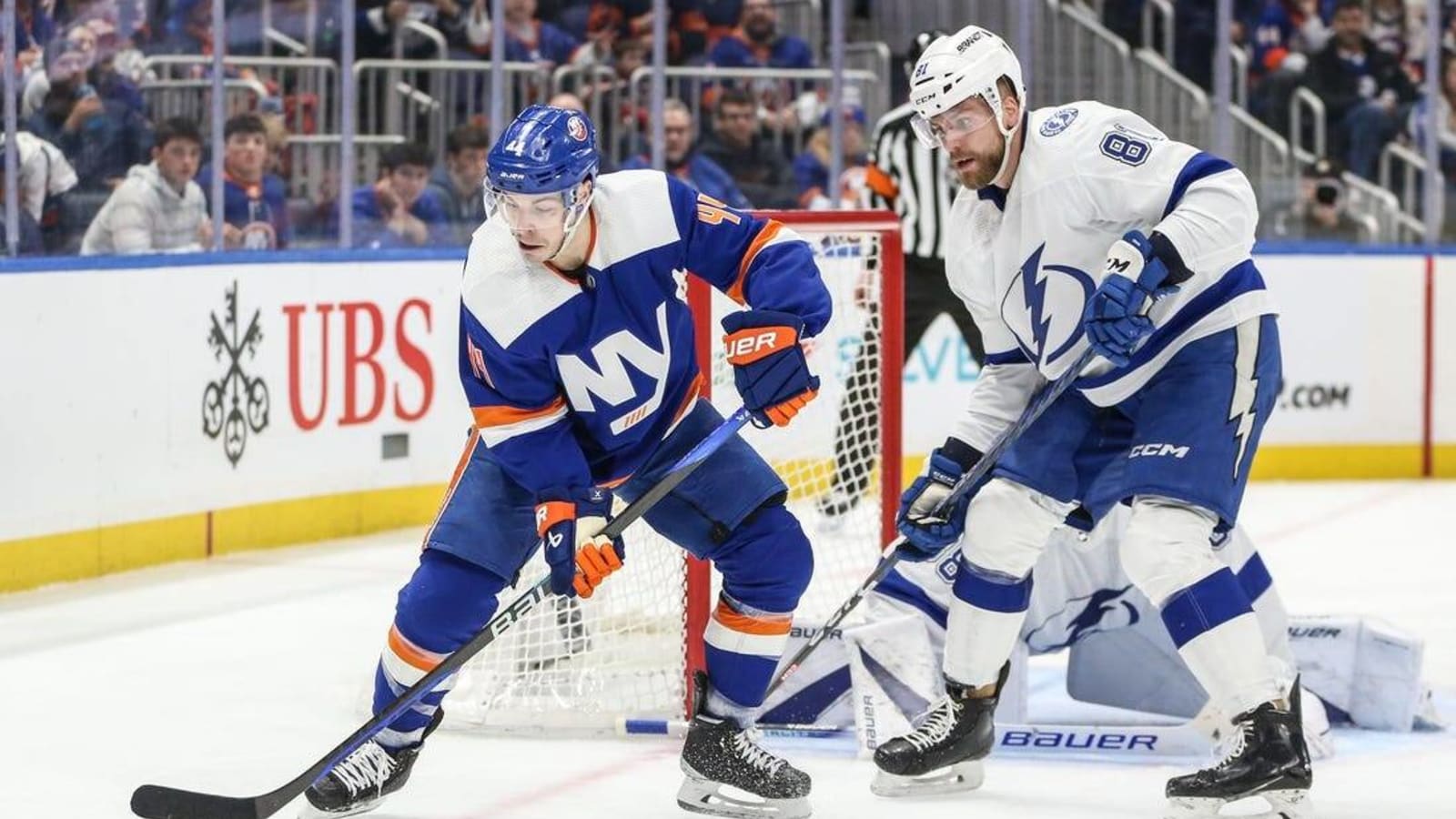 Anthony Cirelli scores twice as Lightning take down Islanders