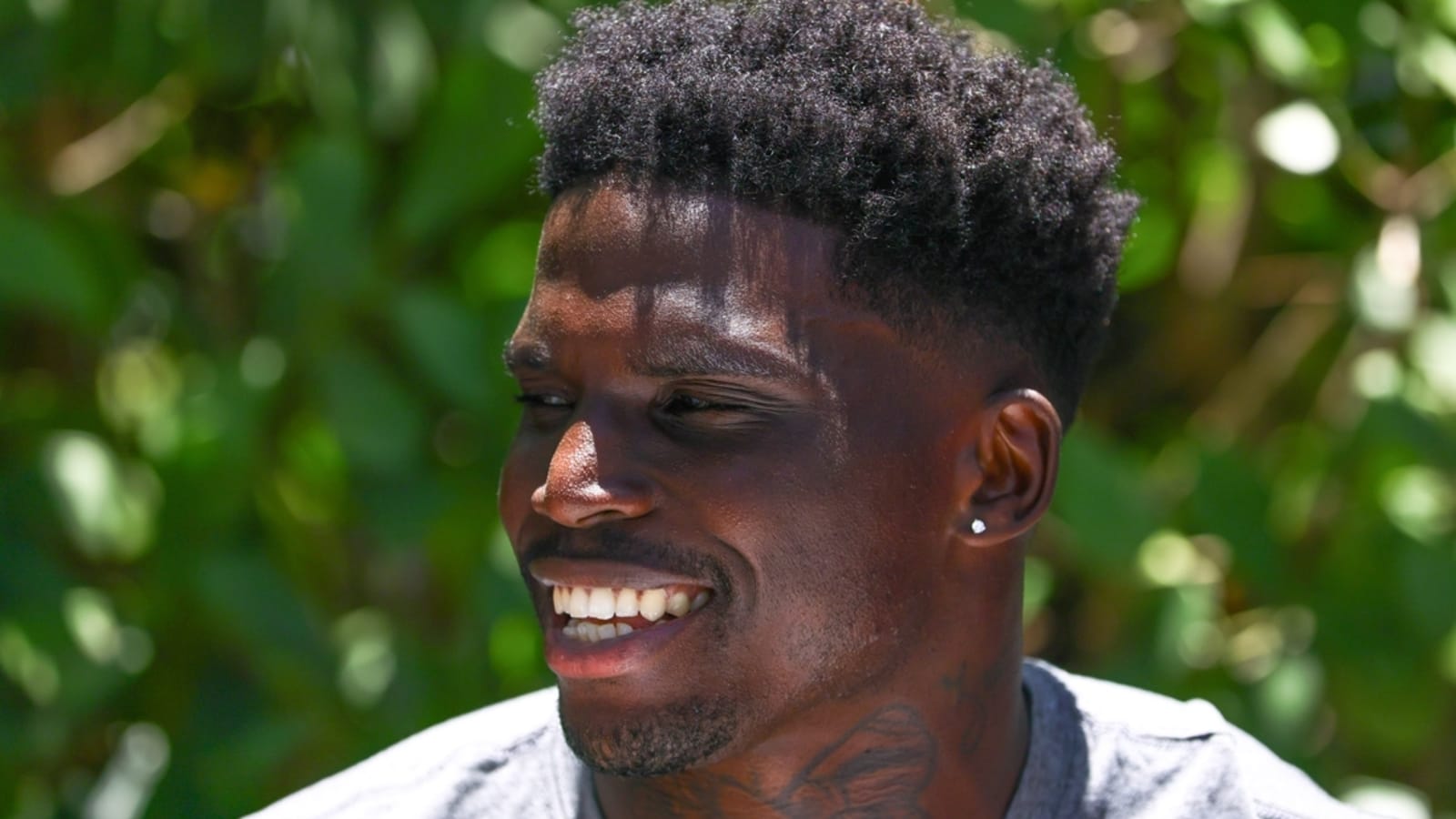 Reports: Tyreek Hill, Dolphins agree to restructured $90M deal