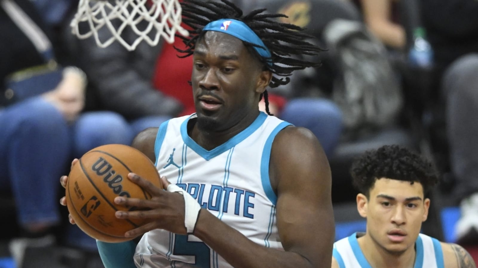 Hornets, Jazz meet in midseason matchup of lottery teams