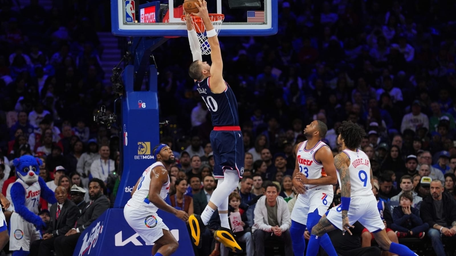 Clippers put together blowout, drop 76ers to 3-13
