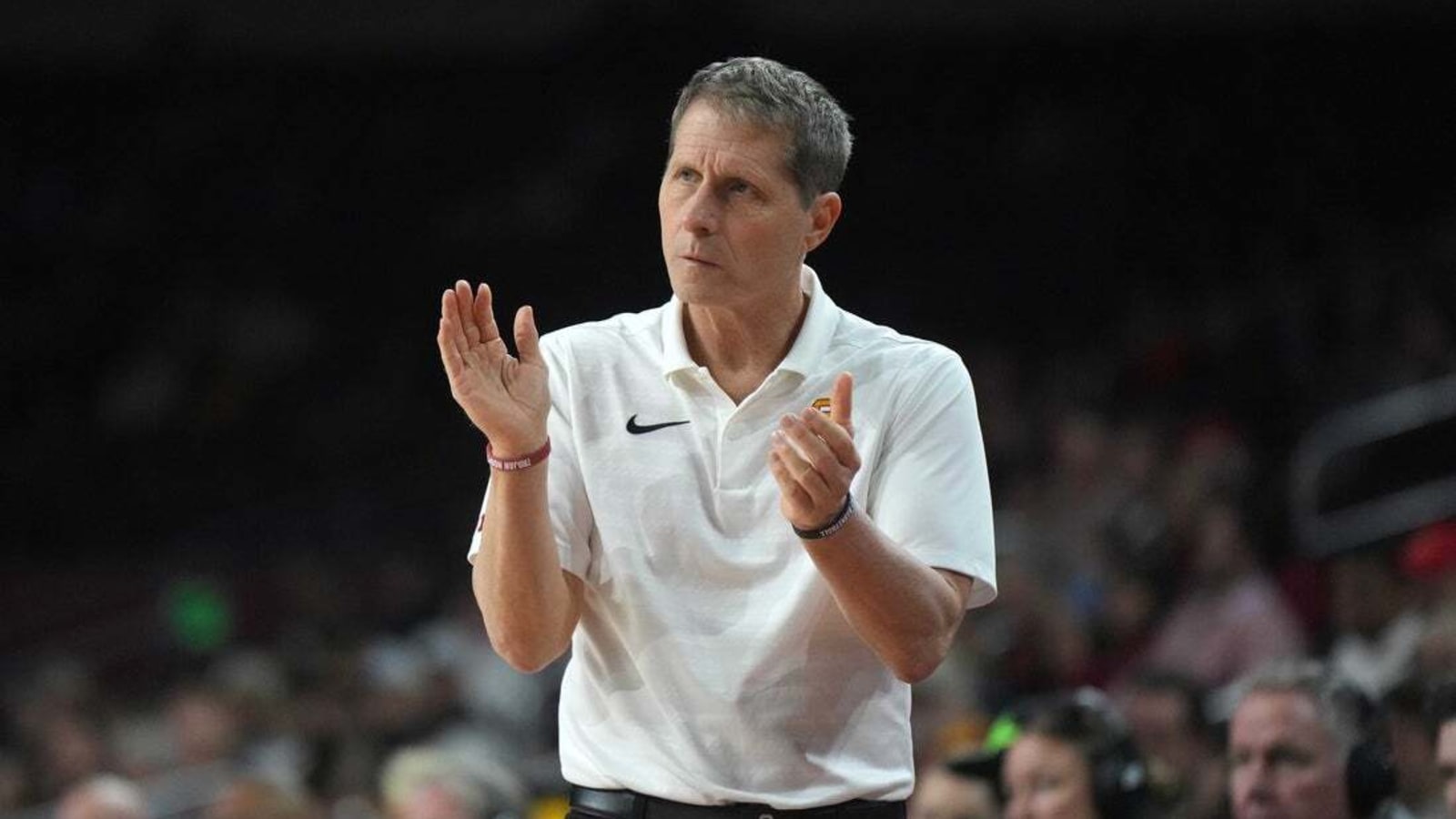 Eric Dixon helps Villanova edge USC