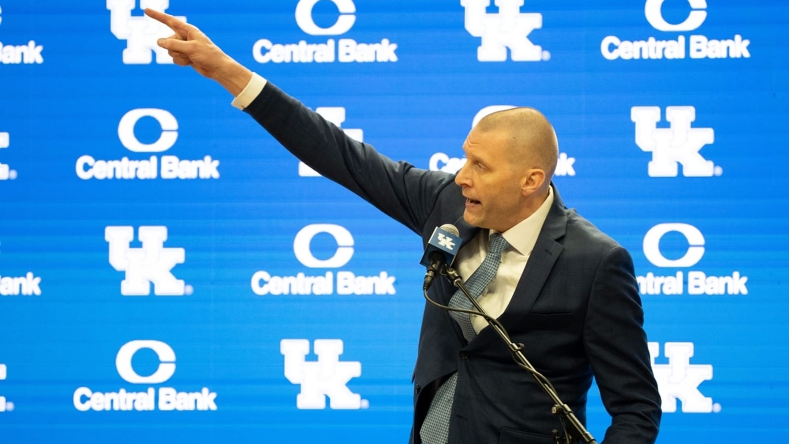 G Jasper Johnson, No. 10 prospect in ‘25, commits to Kentucky