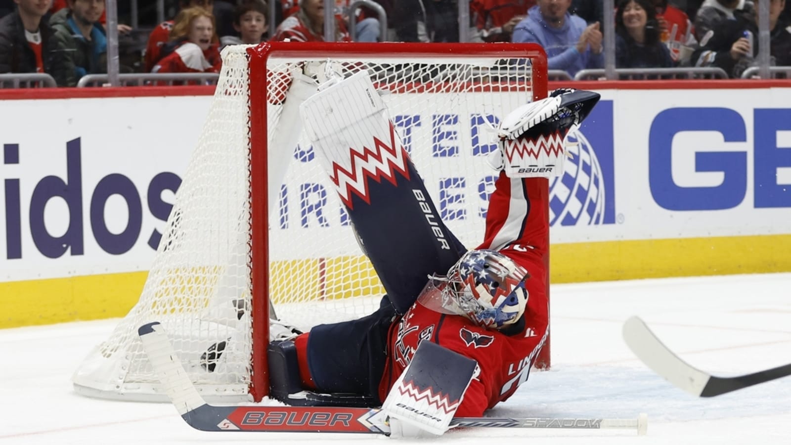 Charlie Lindgren stellar as Capitals beat Hurricanes