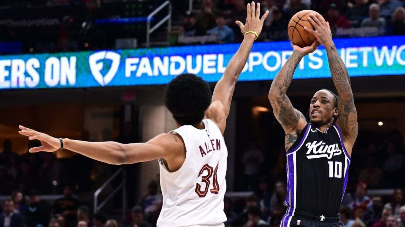 Kings keep postseason hopes alive with win over Cavaliers