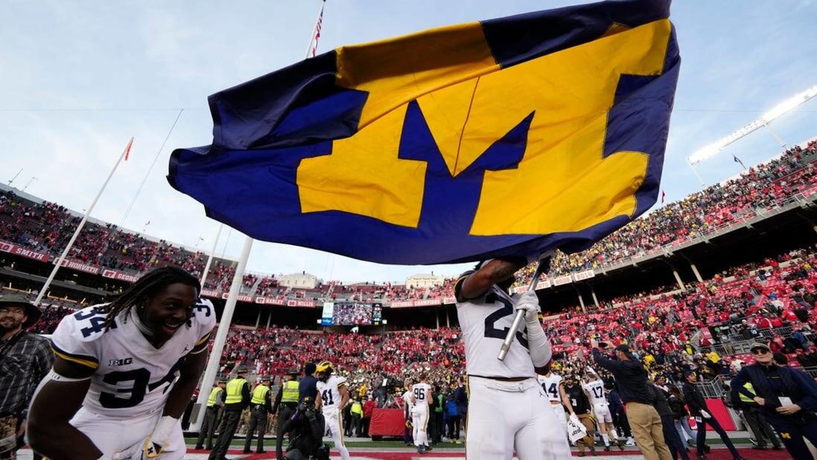 Blue-chip S Kainoa Winston commits to Michigan