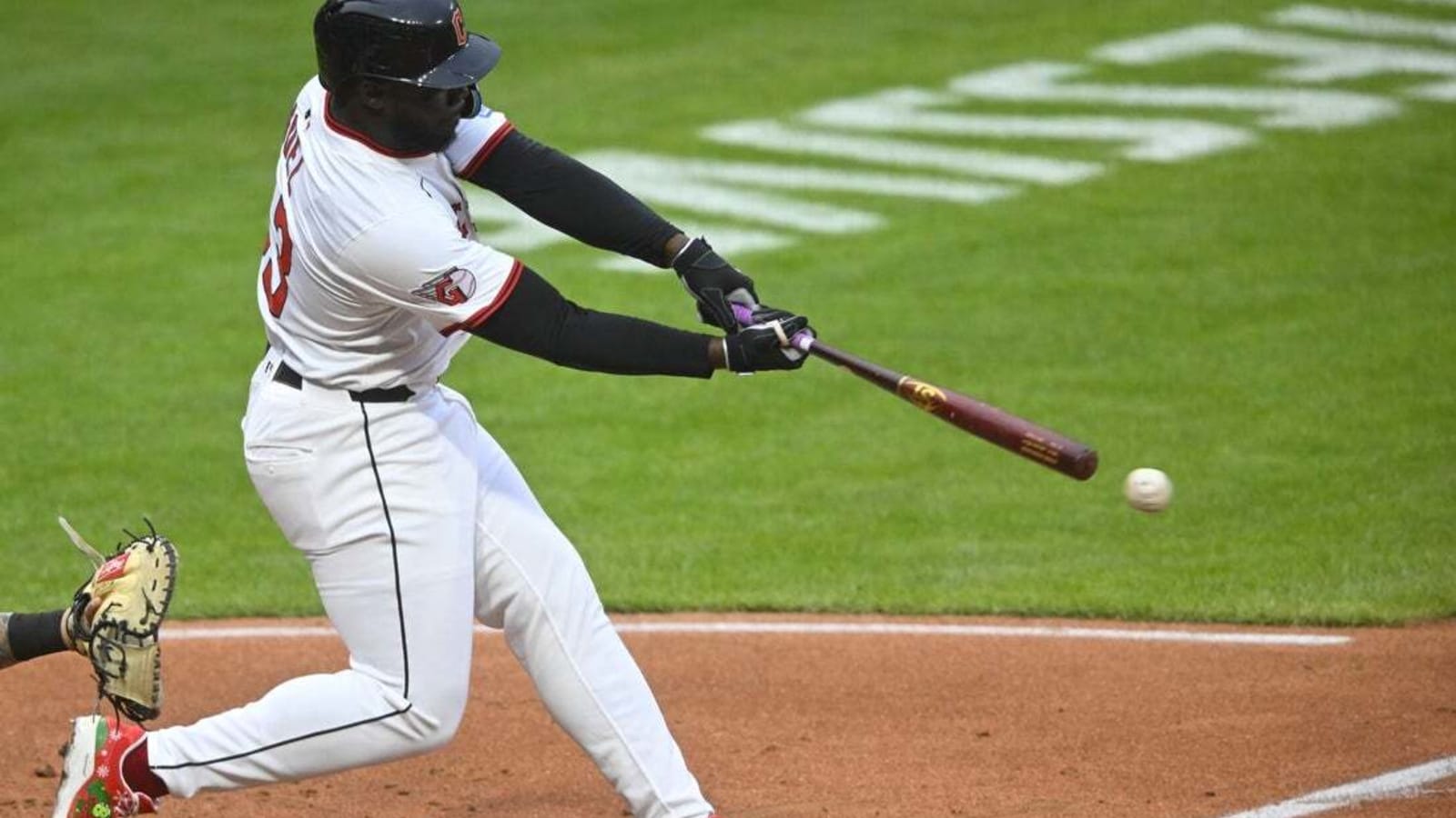 Guardians strike early, withstand late rally to beat White Sox