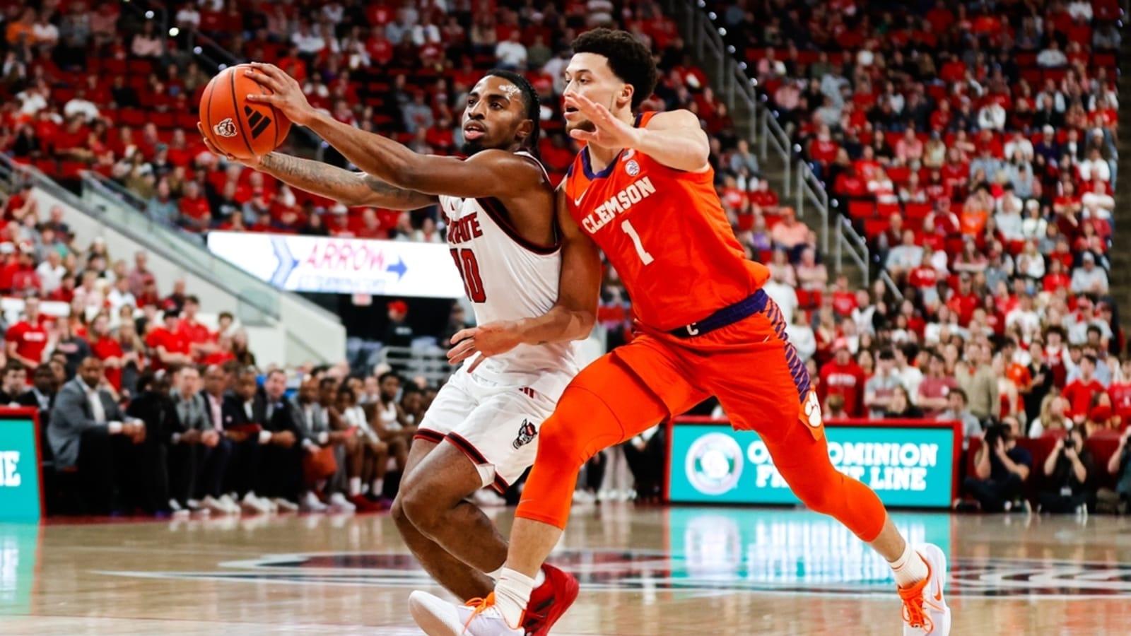 Streaking Clemson holds off threats from NC State