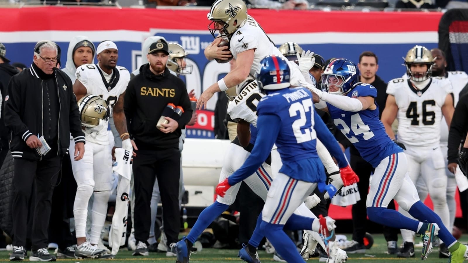 Report: Saints QB Derek Carr &#39;very unlikely&#39; to return this season