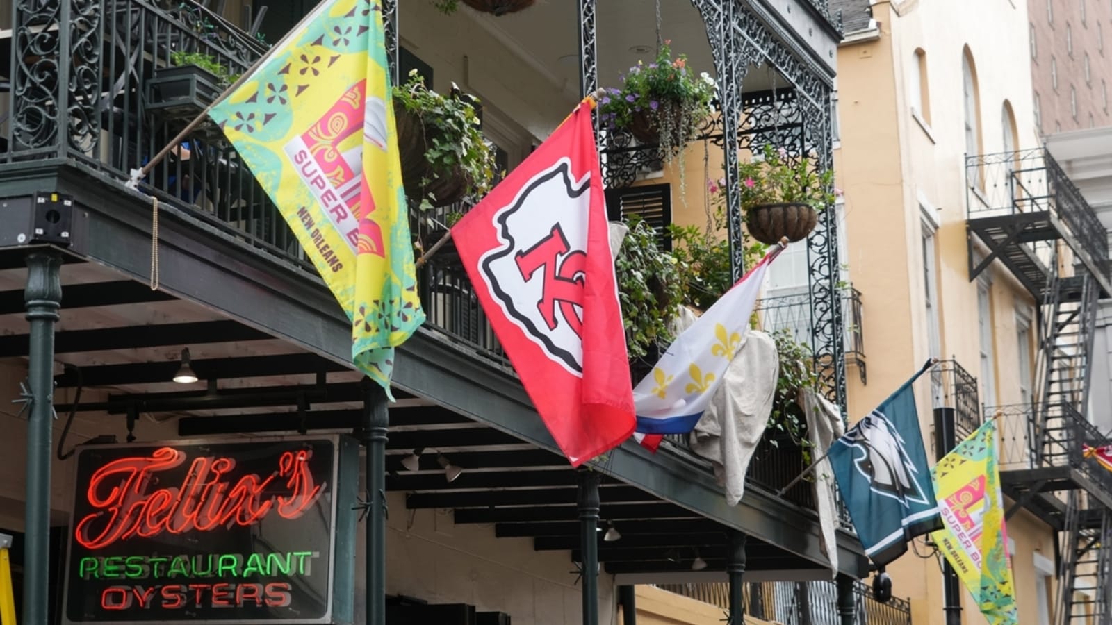 Chiefs fans, plummeting prices drive run on Super Bowl tickets